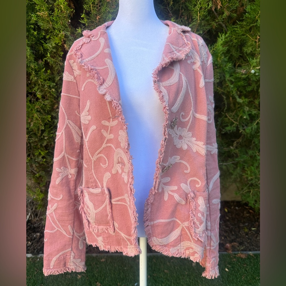 Bloomingdale's Pink Floral Acrylic Blazer/Jacket Fitted Design - Picture 5 of 7